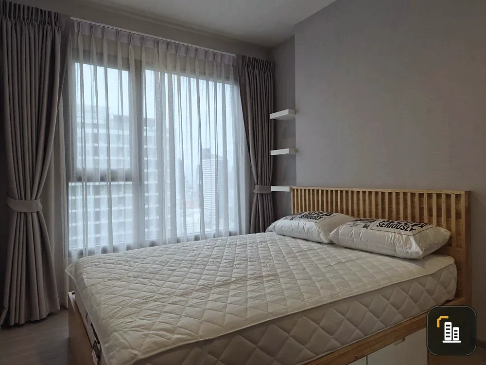 For rent: Life Asoke Hype, a great-living unit in a prime location, fully furnished. Don't miss out!