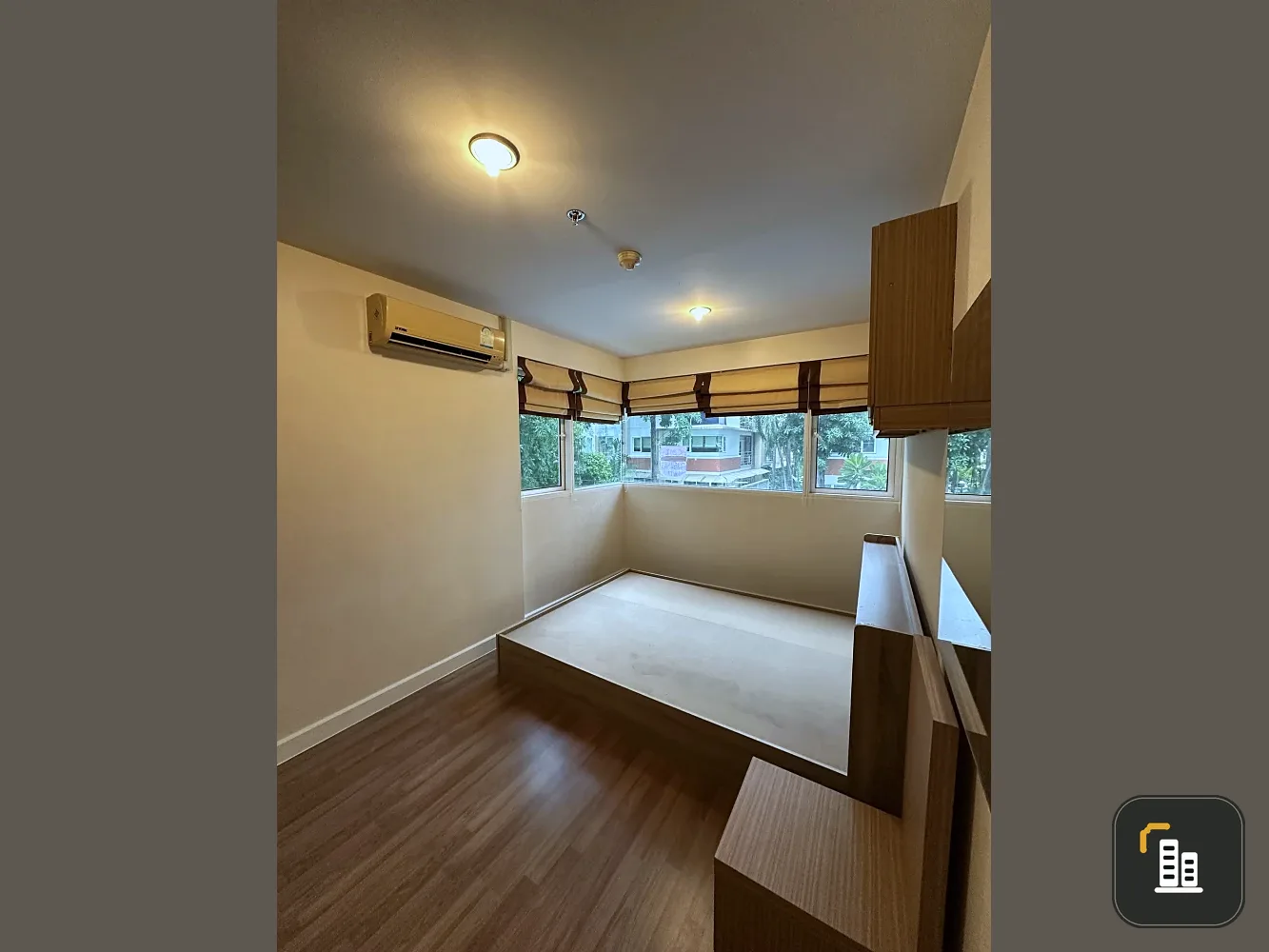 Urgent sale! Metro Park Sathorn, corner unit with panoramic views and full amenities. Grab it now!