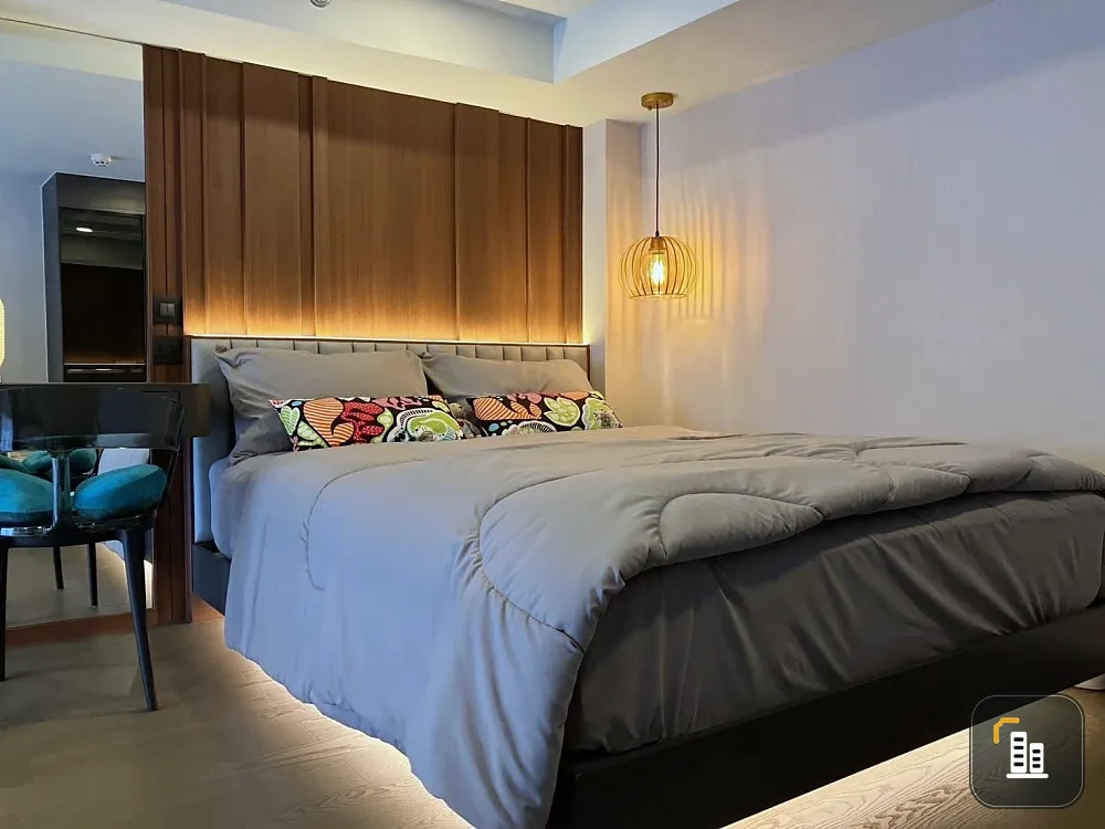 Park Origin Chula Samyan Luxury condo in the heart of Rama IV, near the BTS Skytrain. Modern Luxury design, ready to move in. “Lu