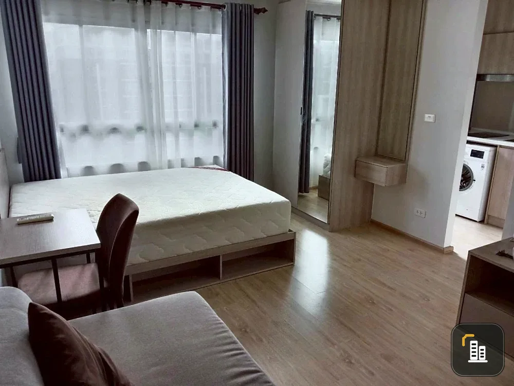 Selling Elio del Moss condo, corner unit, studio, fully furnished. Quiet room, excellent common areas.