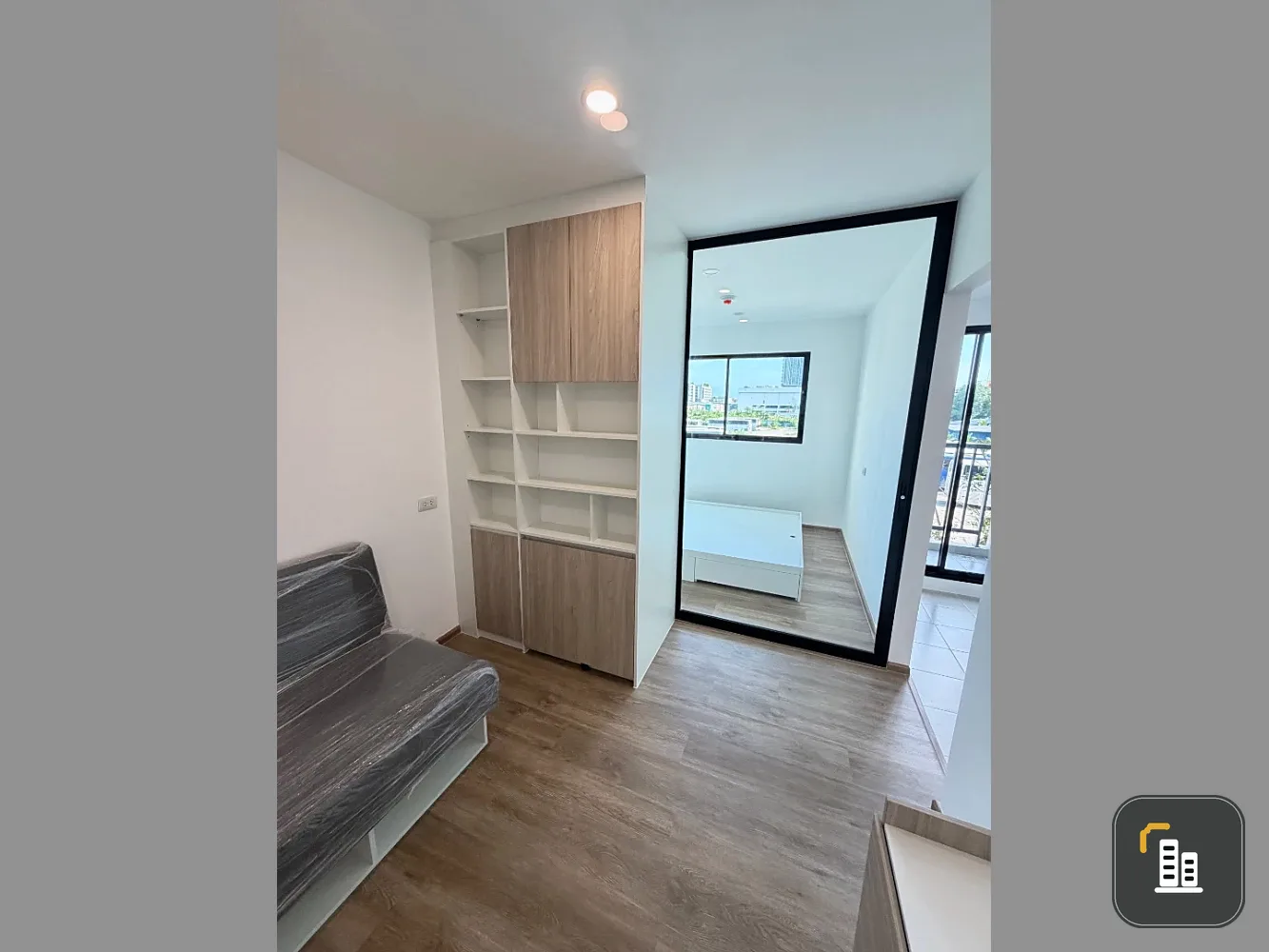 Selling down payment for Sena Kit Samrong Interchange condo. Excellent location, not exposed to morning sun, shaded in the afternoon, not next to the