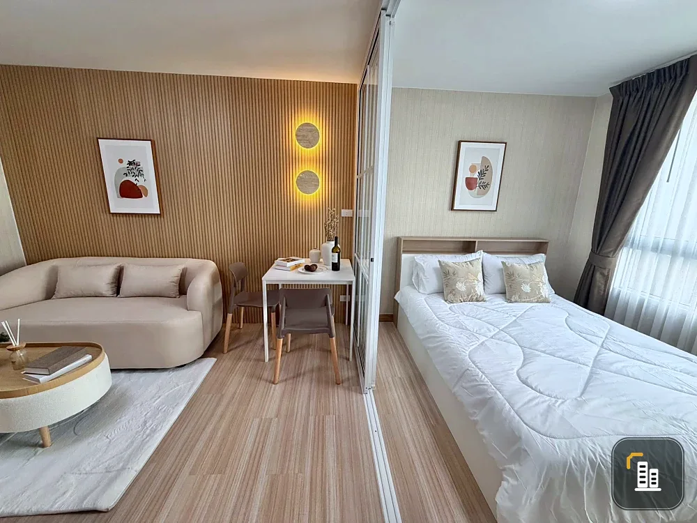 Plum Condo Phaholyothin 89 for sale. The unit is well-decorated, stylish, and very livable. Just bring your suitcase and move in!