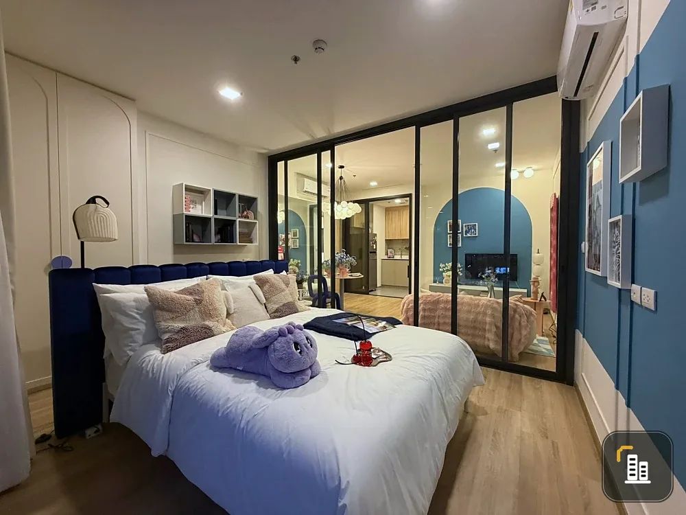 For rent: XT Phayathai, North-facing unit in a great location. Beautifully decorated with a coordinated color scheme and stunning views. Book now!