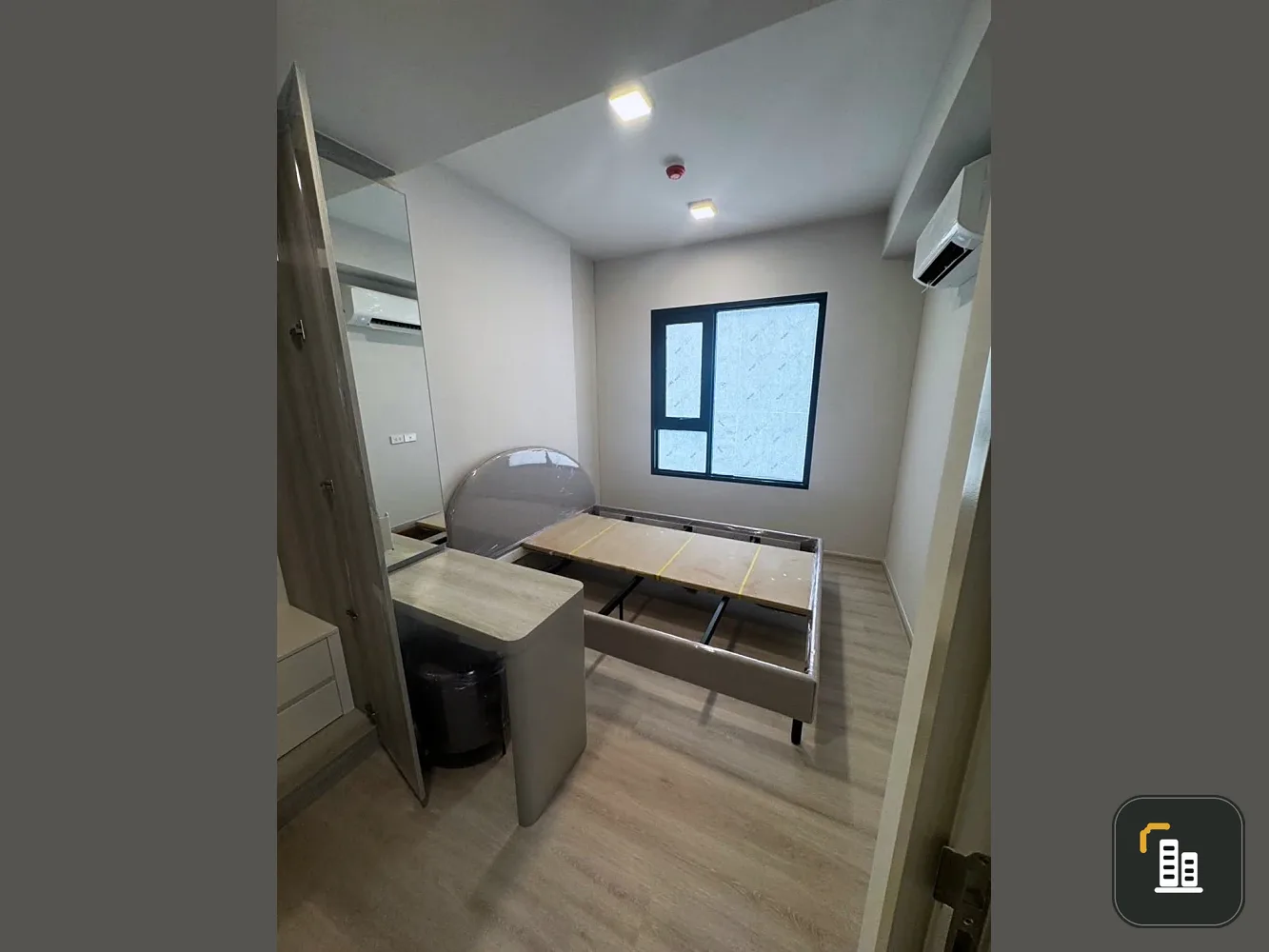 Selling down payment for COBE Ratchada Rama 9, 5th floor unit. Prime location, fully furnished. Book now!