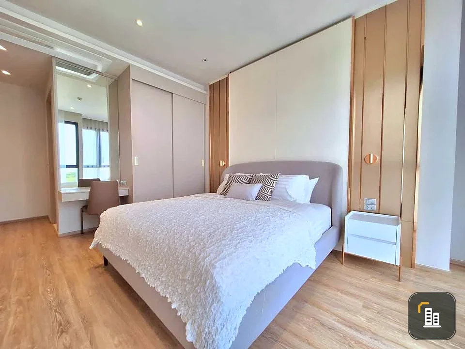 Bearing Residence: Luxury Serviced Apartment near BTS Bearing