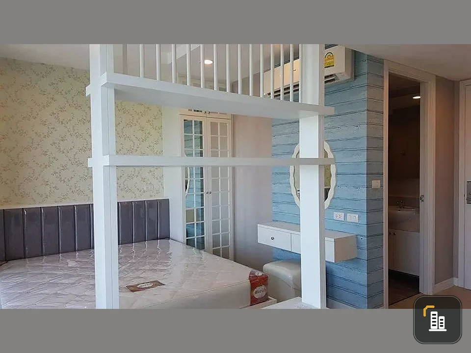 Selling The Patio Bangsaen. Beautifully decorated unit with high-quality wallpaper and complete furnishings. Book now!