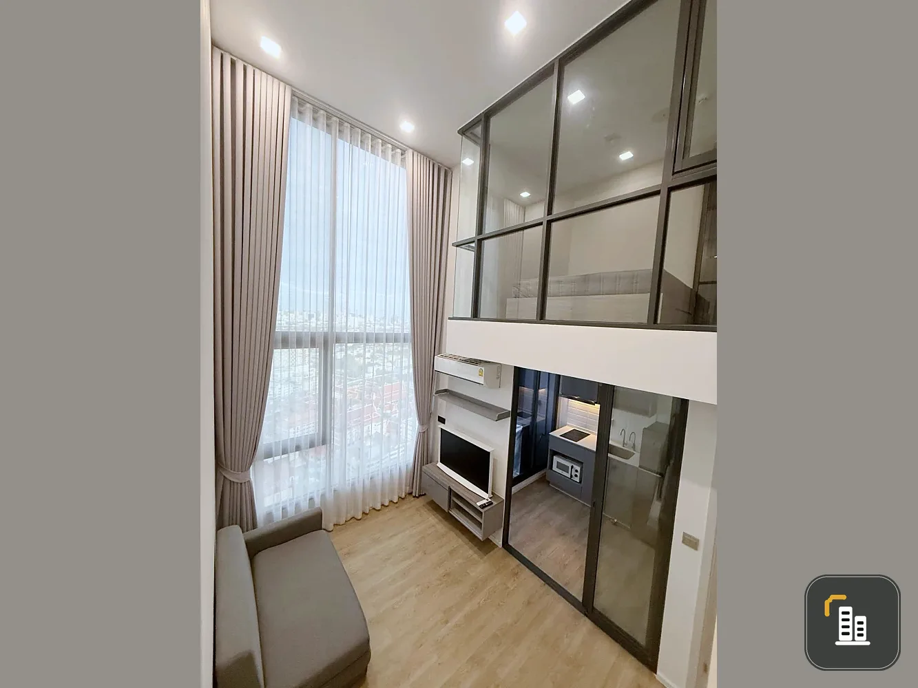 Modiz Rhyme Ramkhamhaeng Duplex, 2-story corner unit, 28th floor, beautiful city view. Book now! Don't wait!