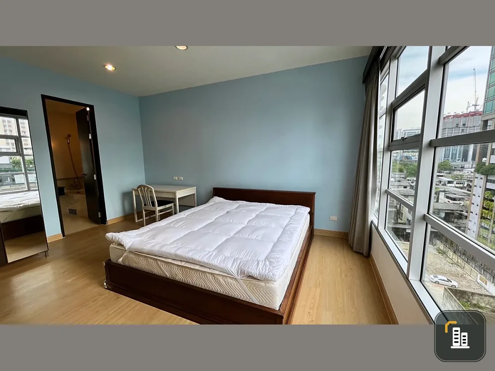 Spacious and comfortable fully furnished rooms for rent at Baan Klang Krung Siam-Pathumwan. Book now!