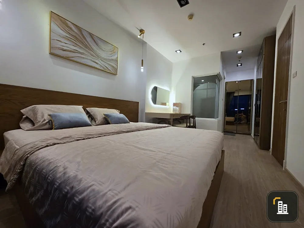 Supalai Premier @ Asoke Condo, New and Beautiful High-Floor Unit with Stunning Open-Air City Views.