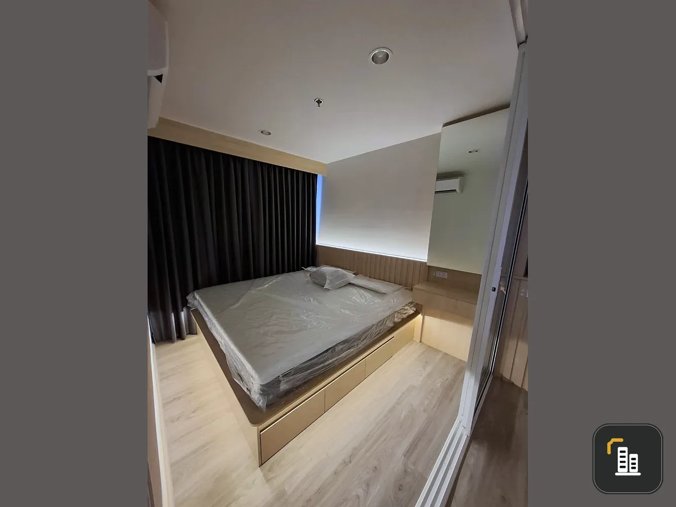 For rent: Regent Home Bangna. Beautifully decorated unit with high-quality built-in furniture. Amazing price! You'll regret not booking!