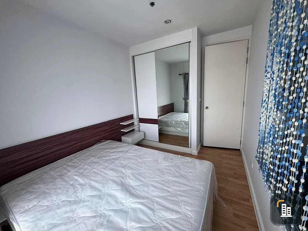 Selling The Parkland Ngamwongwan-Khaerai condo. High floor, unobstructed view, no buildings blocking the view. Excellent location. Don't miss out!