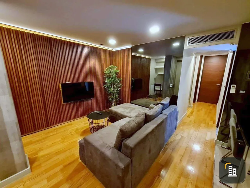 Quad Silom condo for rent. Very large room with bathtub, spacious balcony, and fully furnished. Don't miss out!