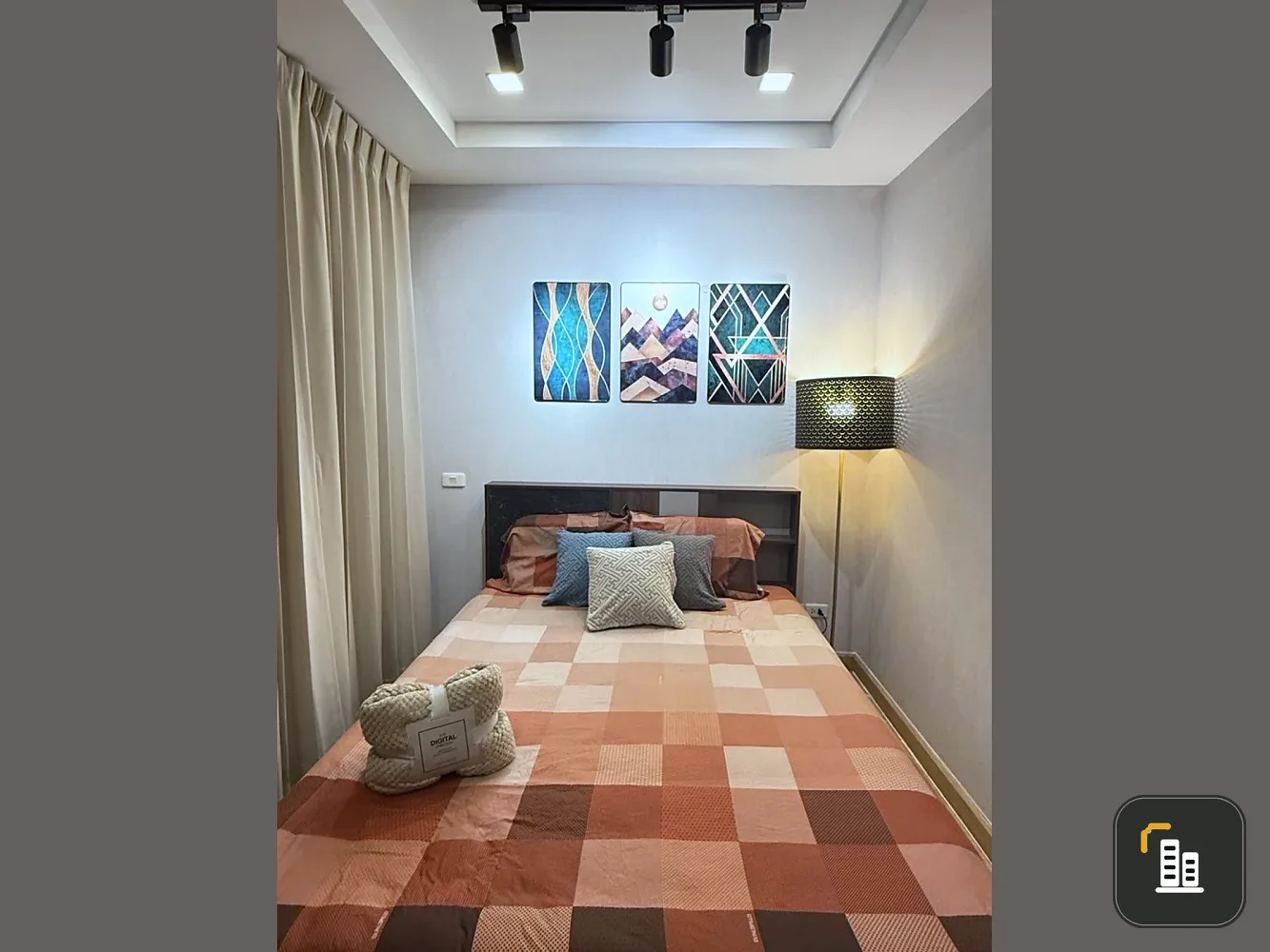 Selling Happy Condo Ladprao 101, 3rd floor, corner unit, fully furnished. Interested? Book now! Urgent!