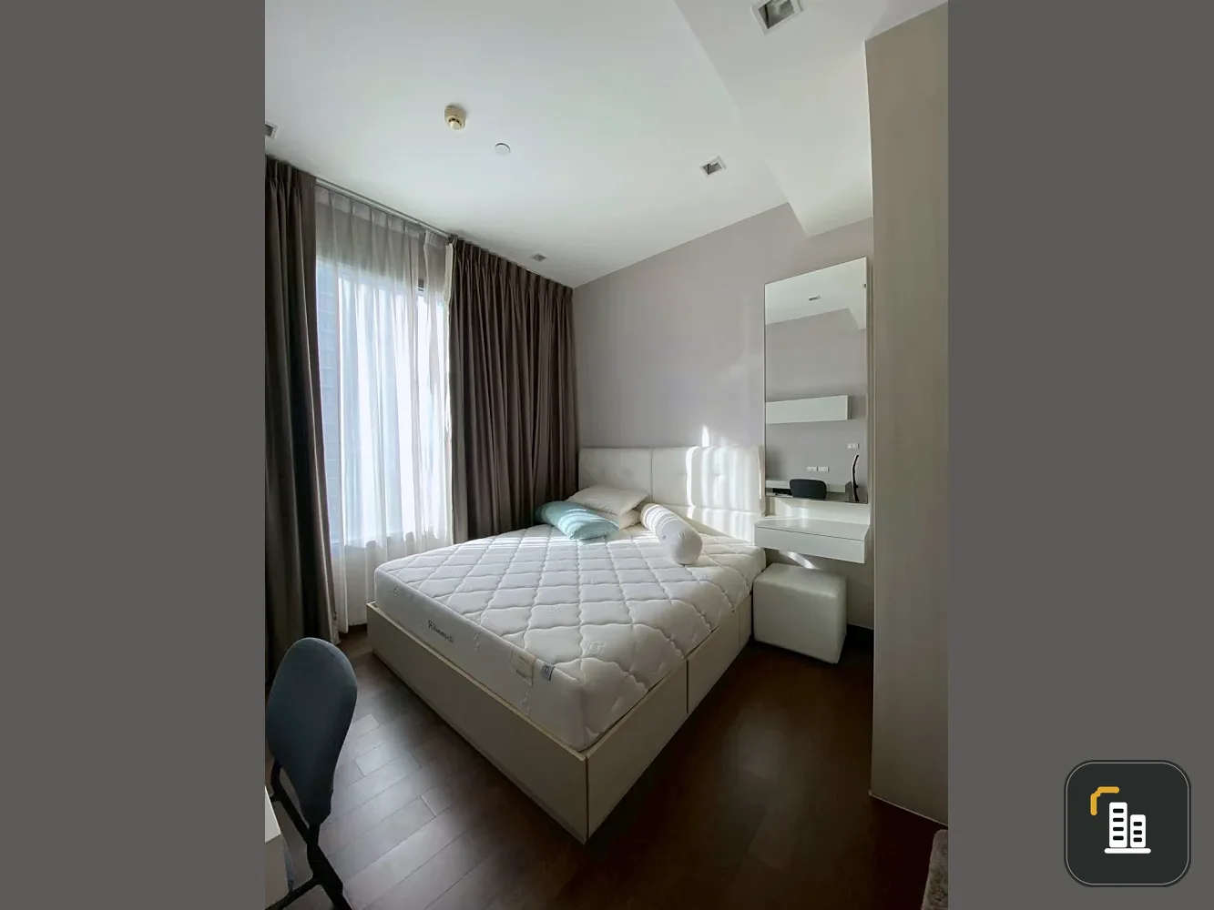 Luxury 38 sq.m. Condo for SALE - 18th High Floor, Fully Furnished & Equipped, 0 Meters to MRT Phetchaburi in the Heart of Asoke CBD | Q Asoke