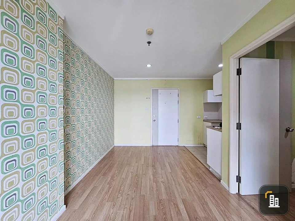 For sale: Lumpini Ville Sukhumvit 77, unfurnished unit. Clean, bright, and airy, with beautiful wallpaper throughout. Book now!