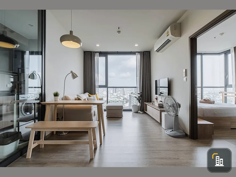 For sale: The Line Wong Sawang (29th floor). Beautiful view, no obstructing buildings. Spacious and airy room. Such a great place to live, you should