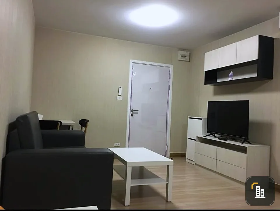 Plum Condo Phaholyothin 89 for sale. The unit is well-divided into zones, with sliding glass doors separating the living area at the back. Don't miss