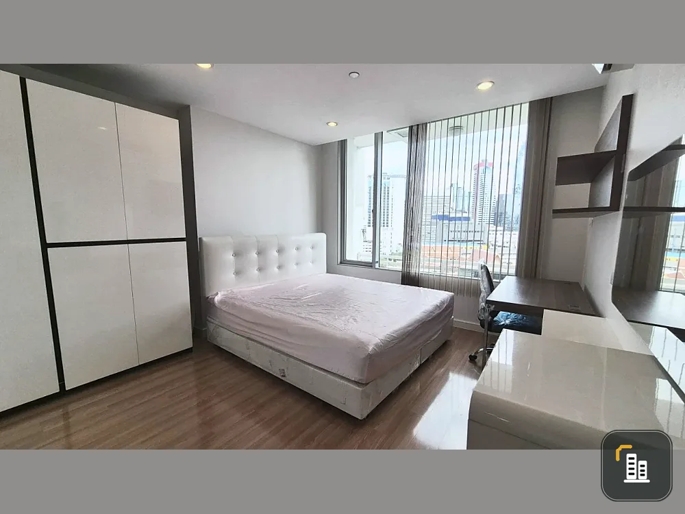For sale or rent: Chamchuri Square Residence, 1 bedroom, spacious living area, great location, convenient transportation. Don't miss out!