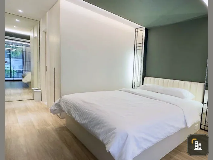 For rent: Liv@49 (Sukhumvit 49). Beautiful, fully furnished, and comfortable room. Book now! Don't miss out!