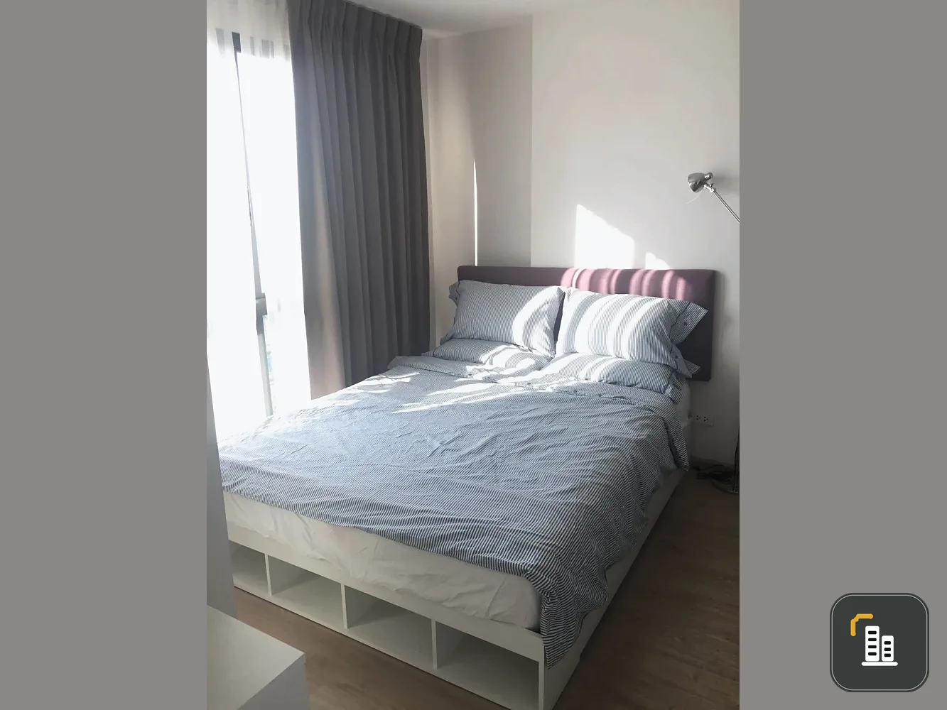 Selling a studio condo at Ideo Sathorn-Tha Phra, 10th floor, at an unbeatable price. Don't miss out!