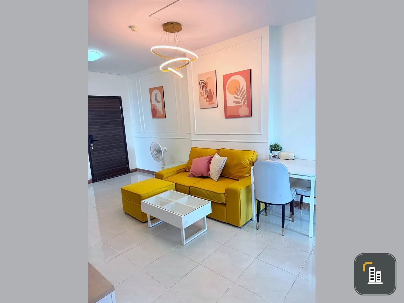 Selling Supalai Park Khaerai Ngamwongwan, large unit, high floor, spacious balcony, excellent condition, ready to move in.