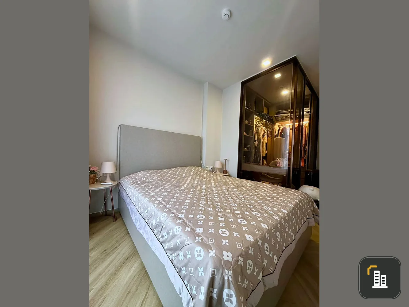 For rent: Chapter Thonglor 25, fully furnished unit with stunning built-in features. Book now before it's too late!