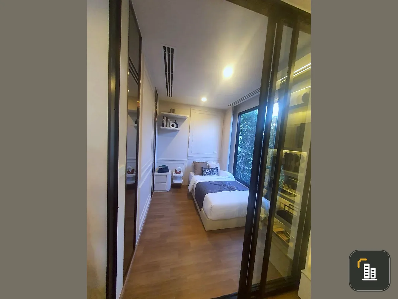 Selling a So Origin Siriraj 1 Bedroom Plus unit on the 11th floor. High floor with stunning views at an affordable price. Own it today!