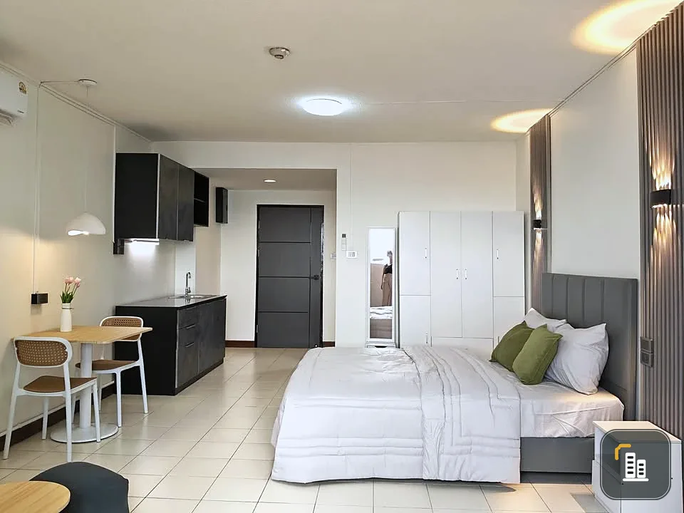 Selling P.S.T. Condoville, located on the 8th floor. It's a great location, not too hot, and doesn't require much air conditioning. The balcony overlo