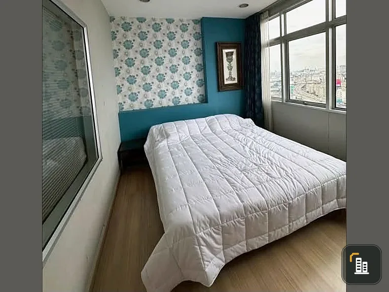 For rent: Chewathai Ratchaprarop, located on the main road, no need to walk into a side street. High floor, fully furnished with complete functions. B