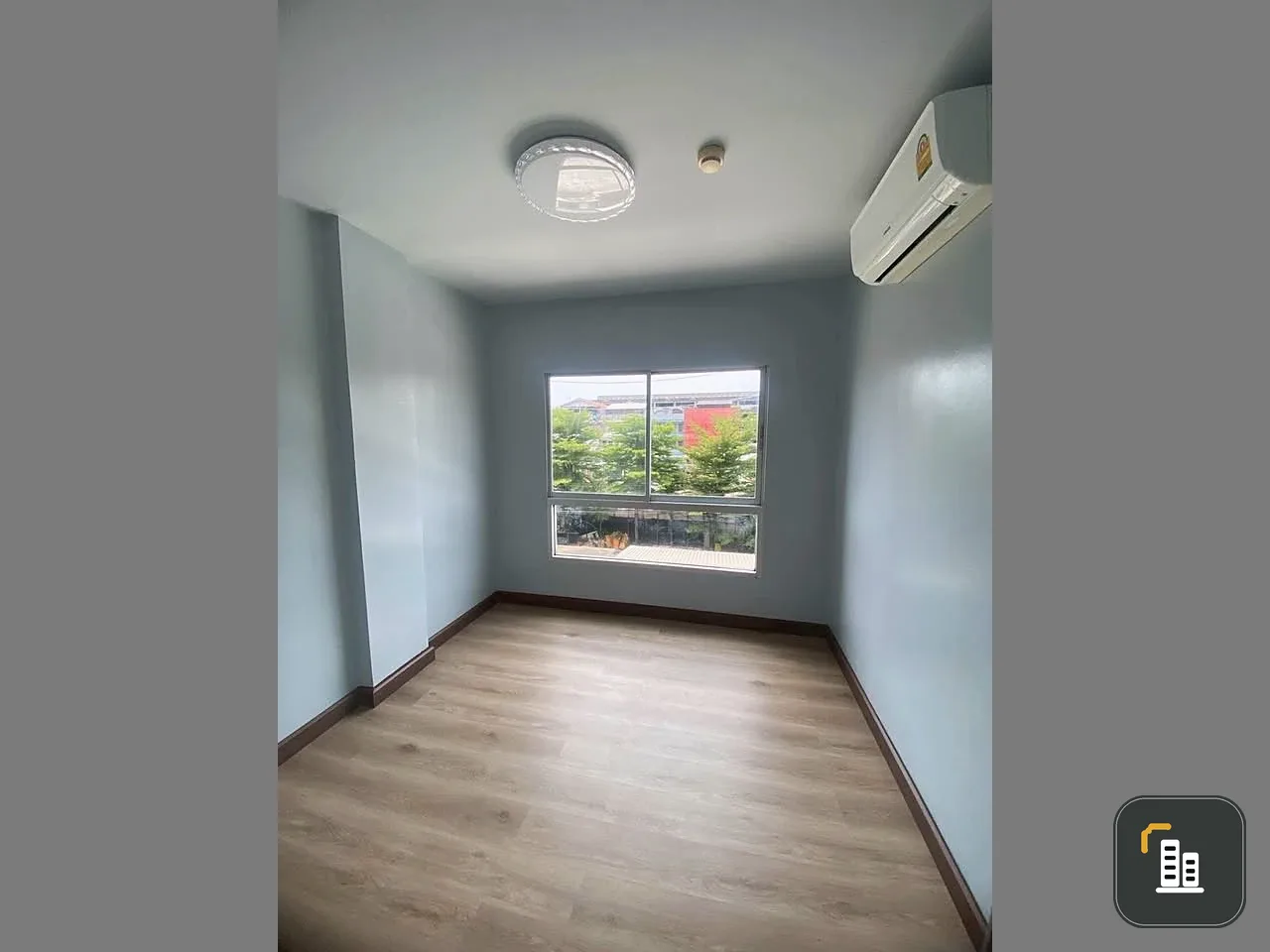 Selling The Kith Lumlukka Klong 2, 1 bedroom, 1 bathroom. Fully furnished, good ventilation, not hot. Book now!