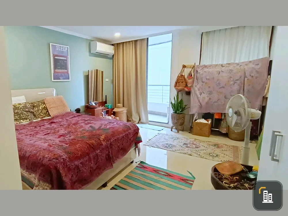 Selling Supalai Place Sukhumvit 39, spacious 2-bedroom unit, fully furnished. Book now!