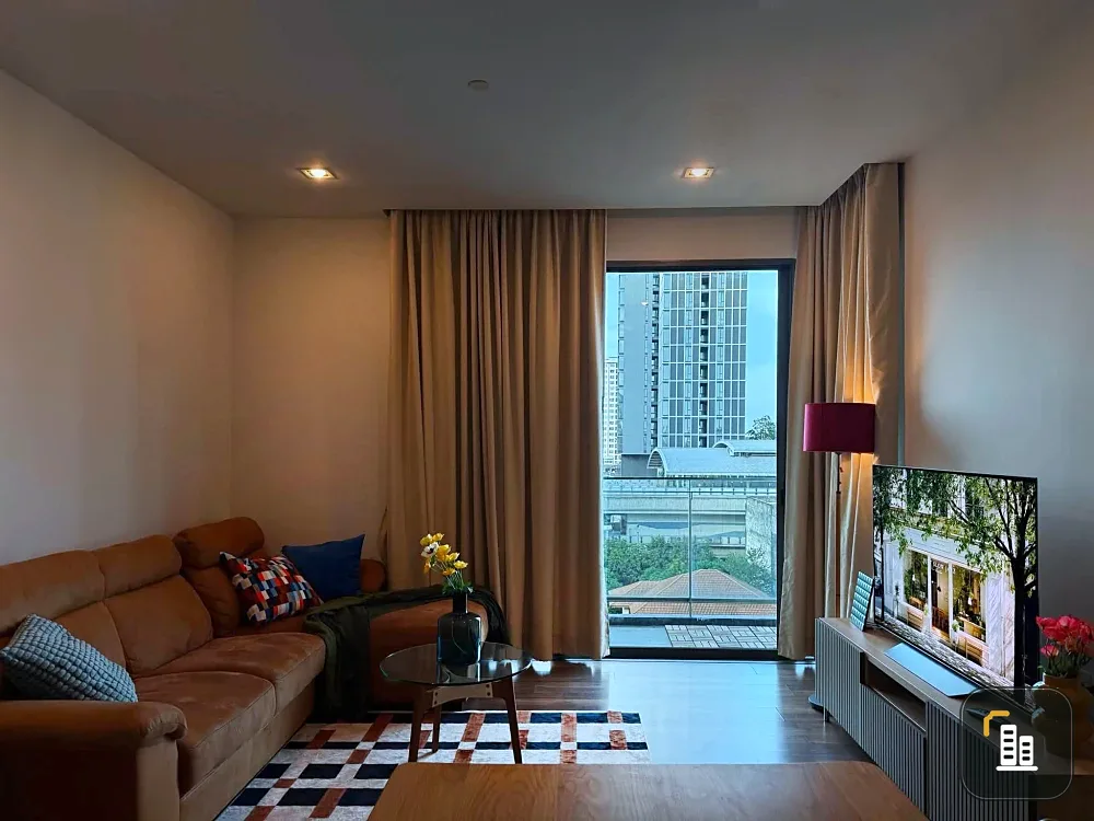 For rent: The Room Sukhumvit 62, 7th floor, city view, overlooking the BTS Skytrain. Fully furnished, ready to move in.