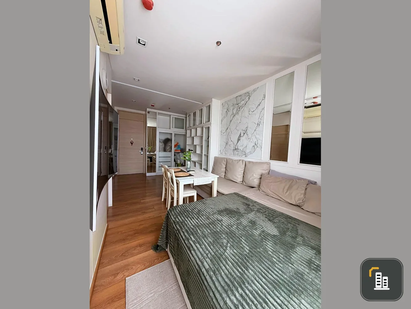 For rent: Park 24 Origin Phrom Phong. Nicely decorated with built-in furniture and fully furnished. This is a must-book!