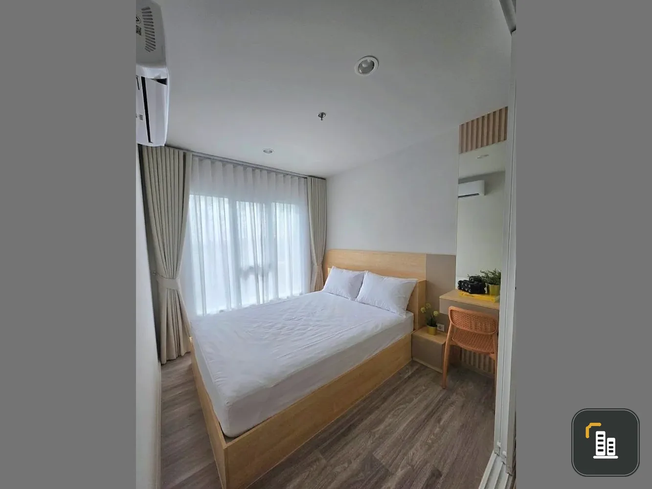 Urgent rental! Regent Home Bangna, a lovely, fully furnished apartment on the 28th floor with river view. Separate rooms for privacy. Move in soon!