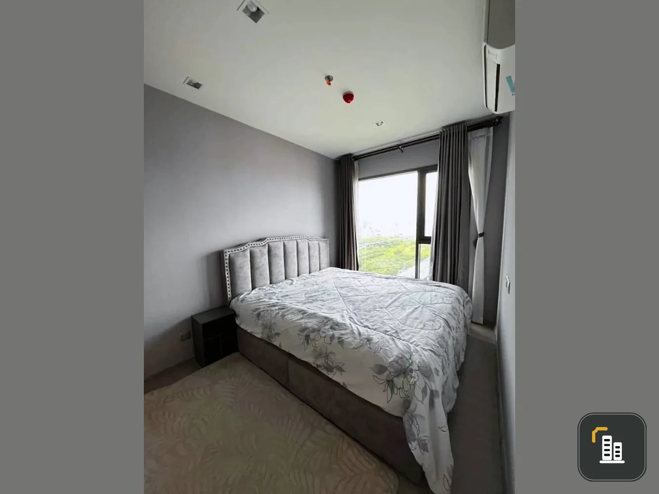 Life Asoke Hype condo for rent. High-floor city view. Modern and practical space layout. You won't be disappointed if you book now.