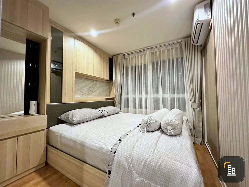 For sale: Lumpini Park Phetkasem 98. Beautiful, unobstructed view of the swimming pool and sky, no buildings blocking the view. Comes with built-in fu