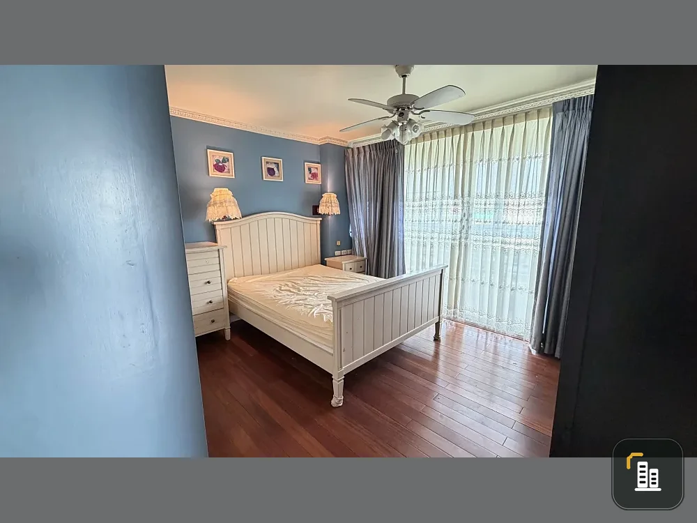 Selling Pinklao River Park View, corner unit with pool view, fully furnished with real wood flooring, decorated in English style. Don't miss out!