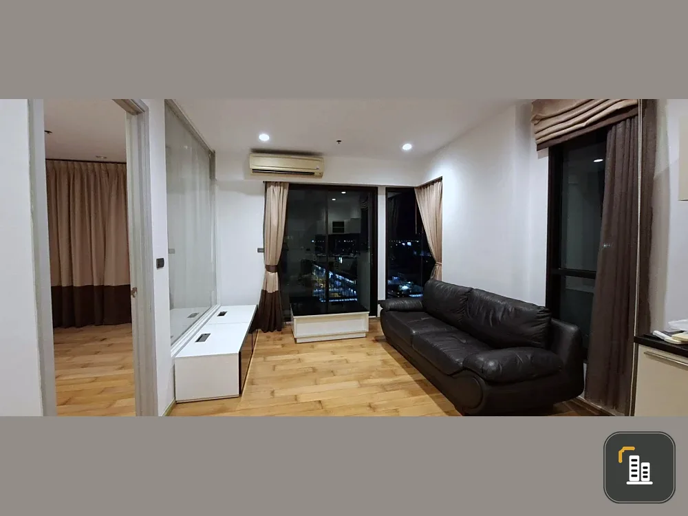 For sale/rent: Fuse Sathorn-Taksin, unfurnished unit. Spacious, clean, and airy. Perfect for those who enjoy decorating. Don't miss out!