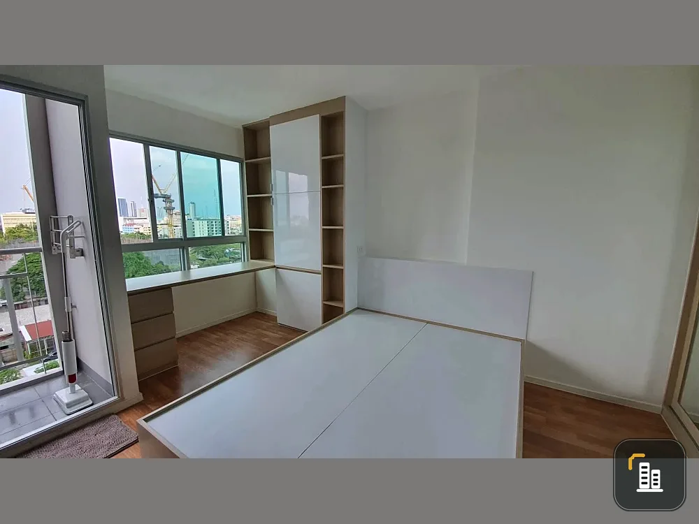 Selling a Lumpini Ville Pattanakarn-Srinakarin condo, 9th floor, with high-quality built-in furniture. You'll regret missing this opportunity!