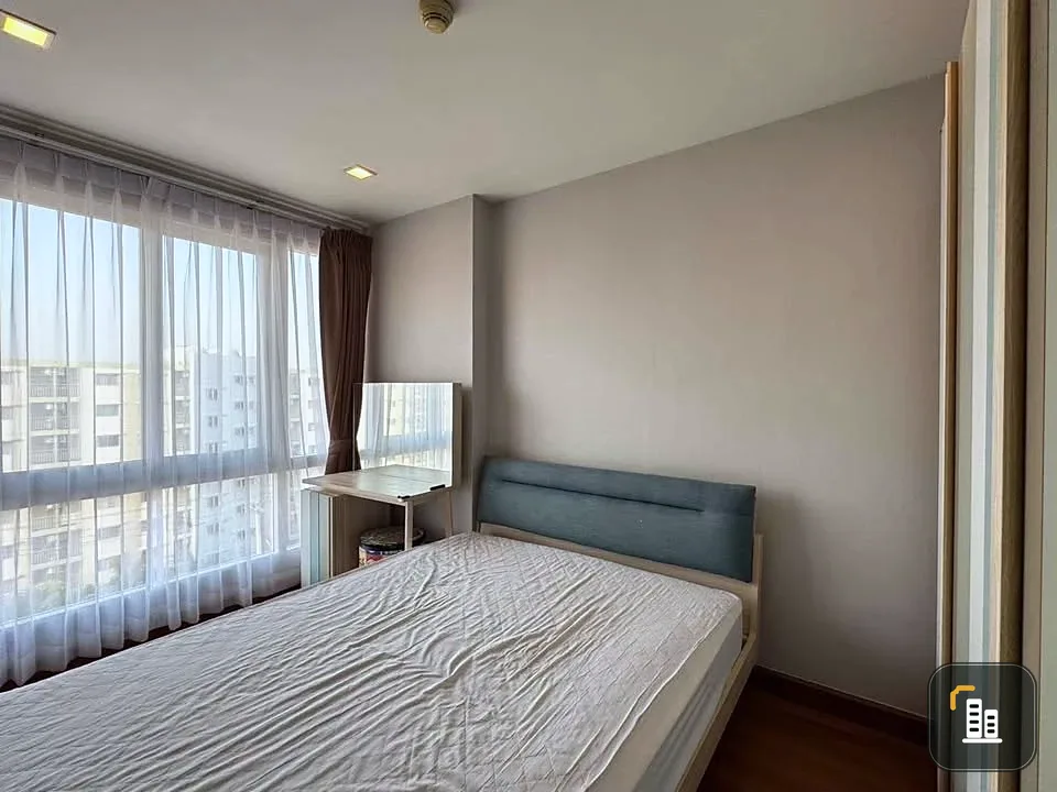 Selling Airlink Residences Romklao, 8th floor unit, fully furnished with appliances. Book now!