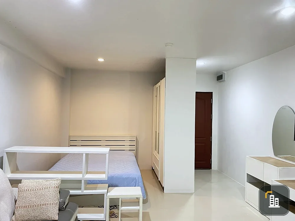 For sale: Grand Park Town, 8th floor, with balcony and stunning city view. Fully furnished. A must-buy!