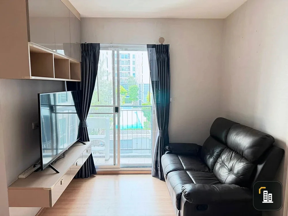 Selling Plum Condo Mix Chaengwattana, 2 bedrooms, 2 bathrooms, pool view from every room!!!! Separate living spaces. A must-have!
