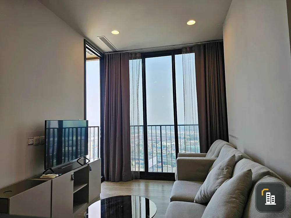For rent: Oka Haus Sukhumvit 36, 1 bedroom, 1 bathroom, high floor unit with beautiful, unblocked view. Book now!