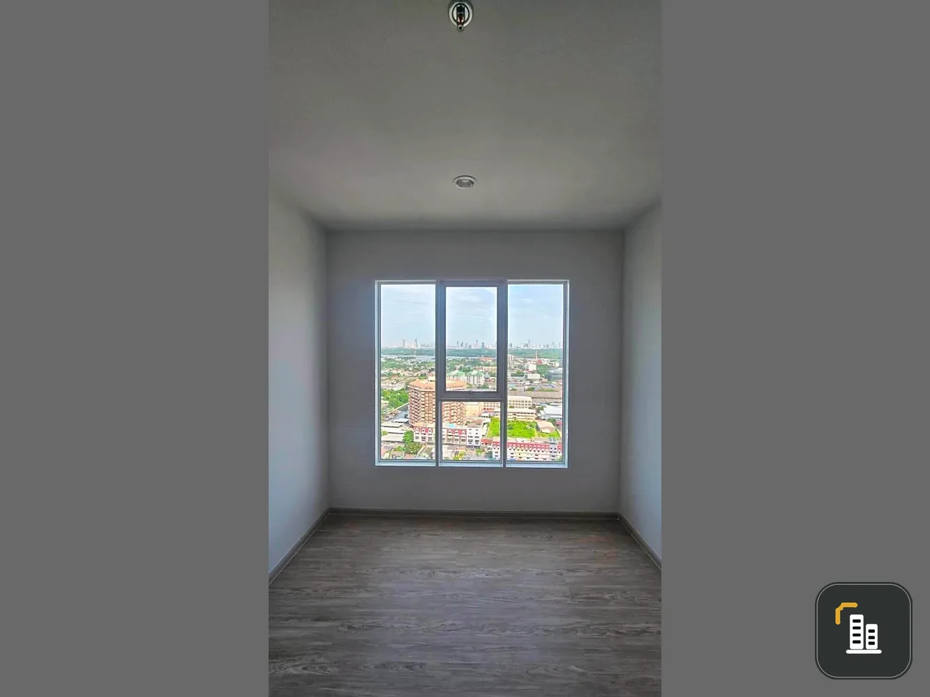 Selling a pre-owned unit at Regent Home Bangna, 30th floor. High floor with beautiful, unobstructed river view. Own it today! Don't delay!