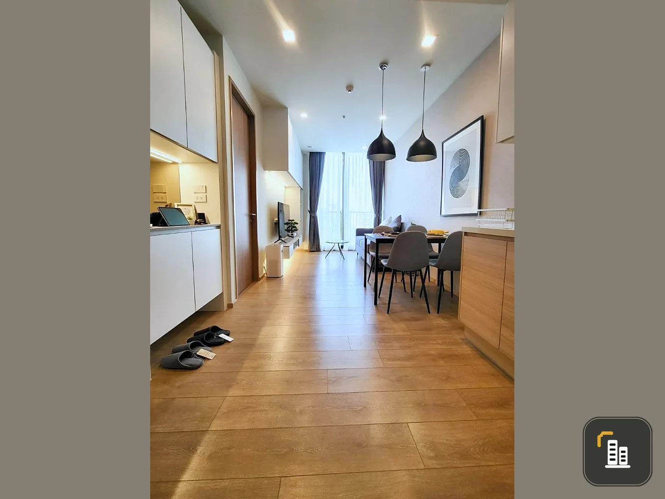 For rent: Noble Be Sukhumvit 33, 5th floor. A lovely unit with complete furnishings. Book now!
