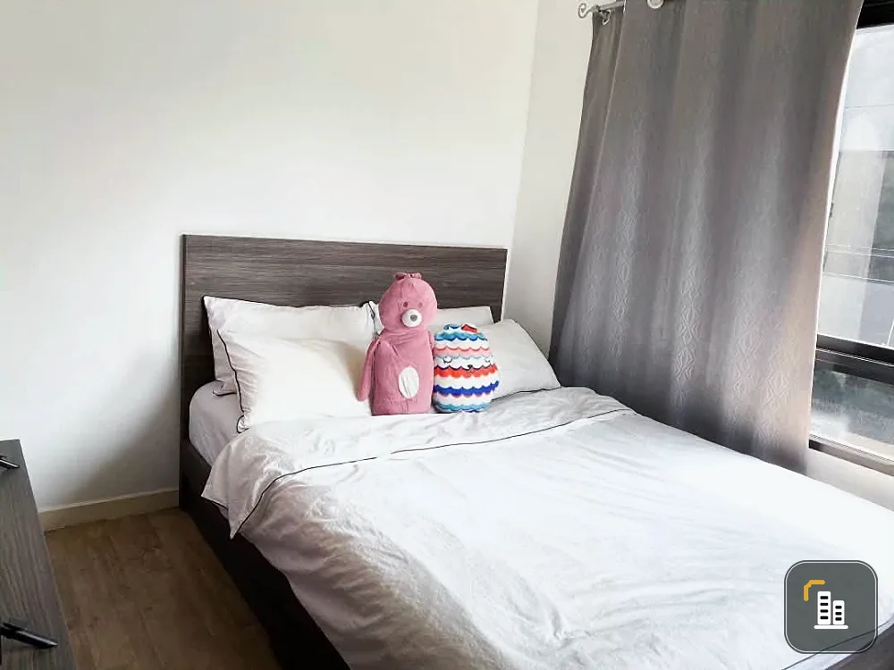 Selling H2 Ramintra 21 unit, located on the 21st floor – very high! Corner unit with glass partition for the bedroom. Don't miss out!