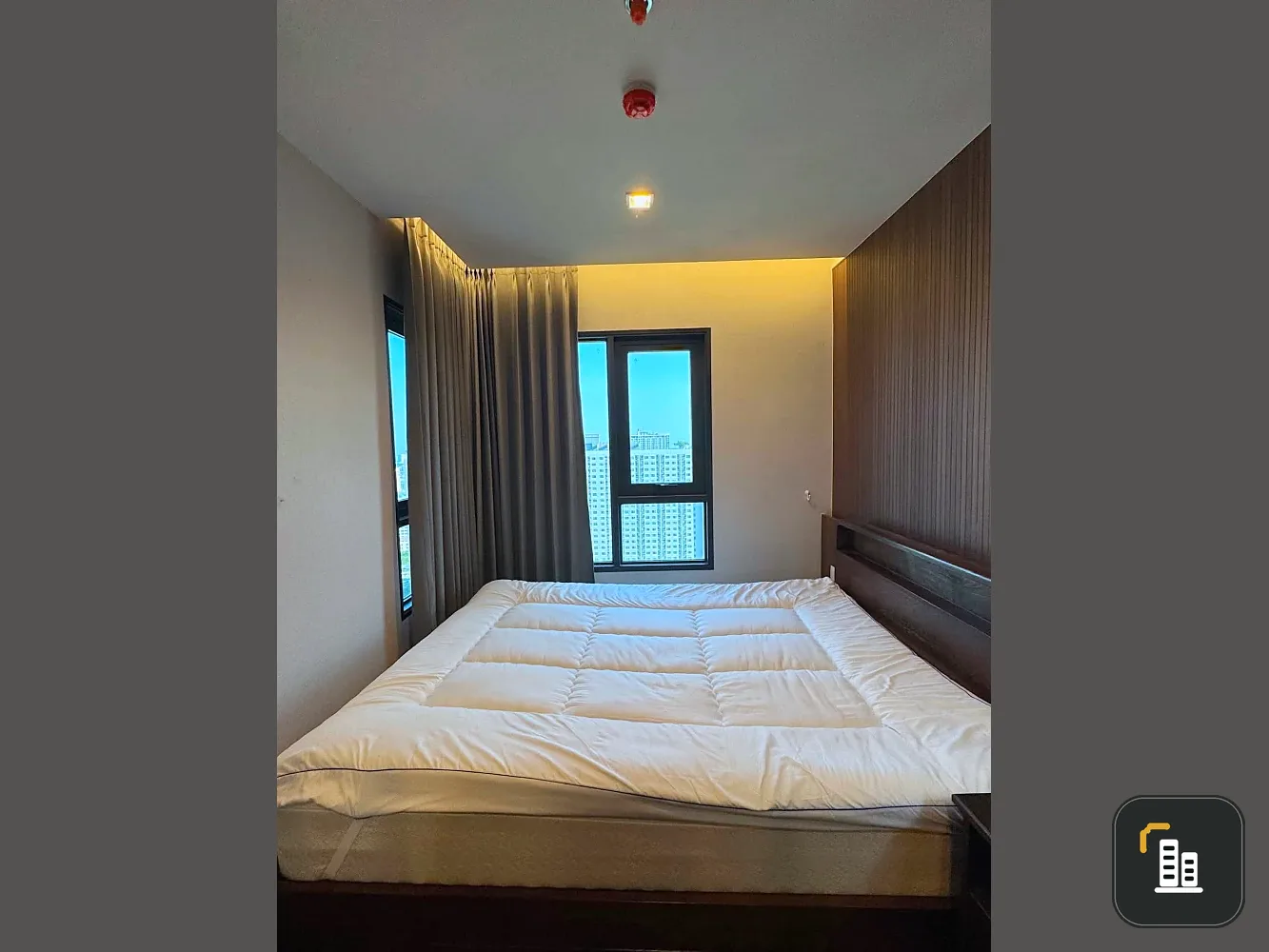 Selling a beautiful unit at Life Sathorn-Sierra, 31st floor, fully furnished. Book now!