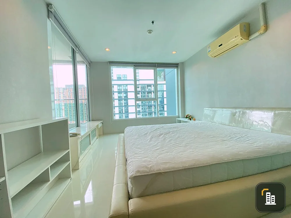 For rent: Sukhumvit Living Town, 32nd floor, fully furnished unit. Book now! Don't miss out!