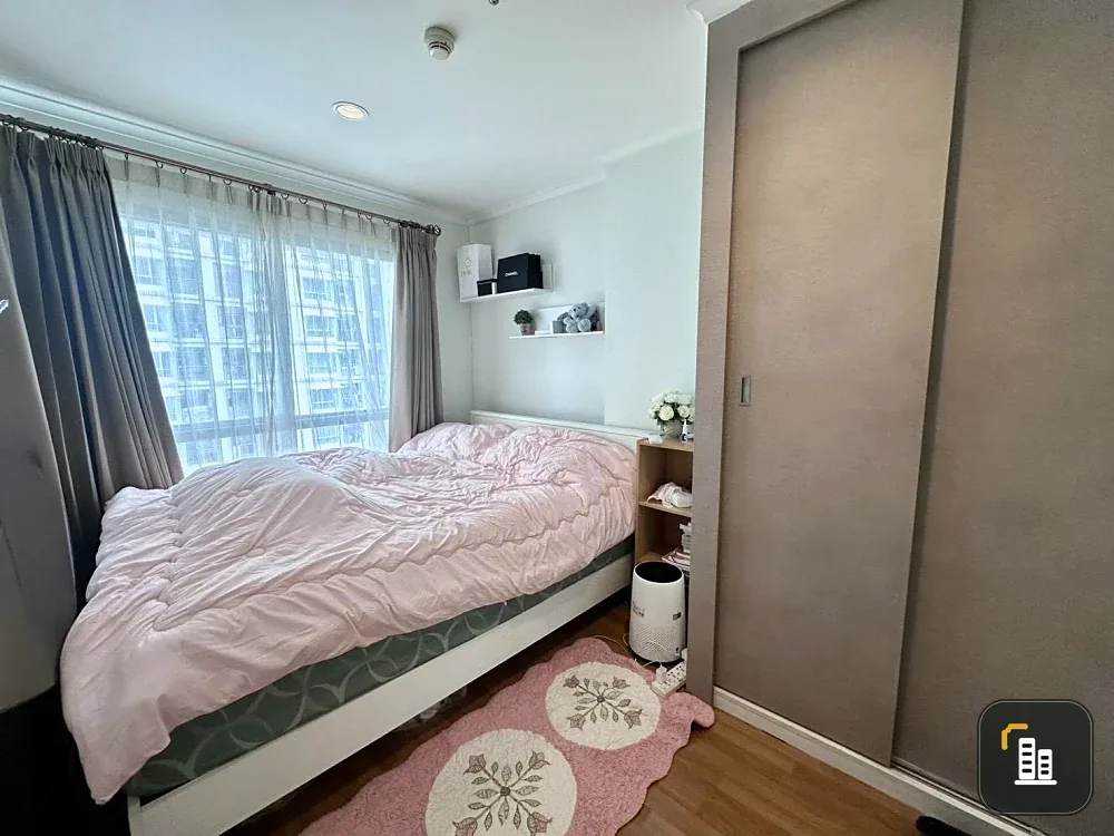 Selling Lumpini Park Riverside - Rama 3, 1 bedroom, 1 bathroom unit with high-quality built-in furniture. Book now!