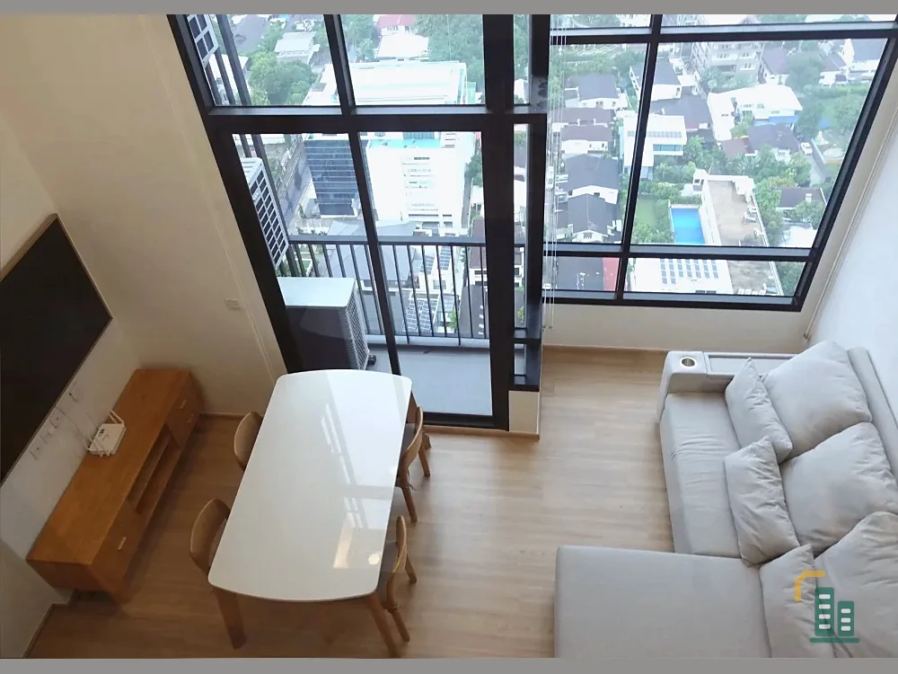 For sale or rent: Maru Ekkamai 2, Duplex unit, 2 bedrooms, 2.5 bathrooms, city view, fully furnished, pet-friendly. You can't miss this!